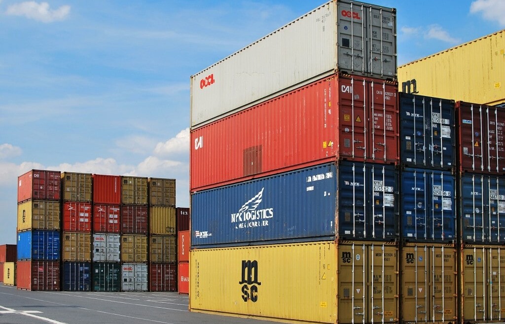 3 Ways to Use Shipping Containers for Storage